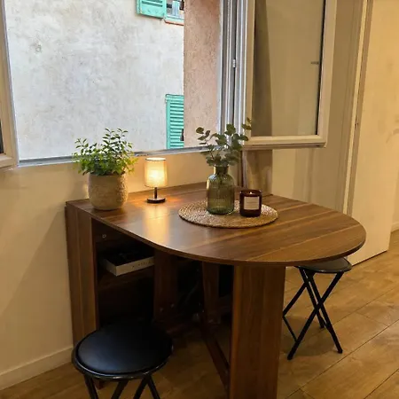 Vielle Magnifique 2 Pieces Plein Centre *
