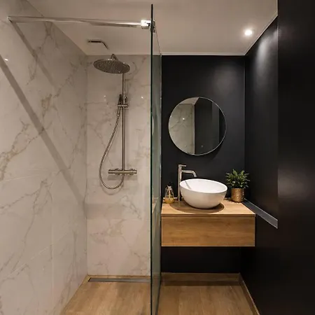 Vielle Magnifique 2 Pieces Plein Centre * Антіб